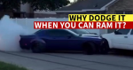 Dodge Demon 170 таранит припаркованные автомобили в дыму от шин и скулит после столкновения