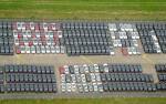 Автомобили Mercedes накапливаются в немецком аэропорту, поскольку поставщик вызывает узкое место