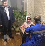 Фото: к родственникам погибших в горящей шахте направились врачи скорой и психологи