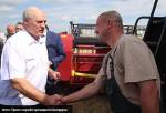 Лукашенко потребовал собрать урожай «до зернышка»