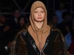 Модный дом Burberry принес извинения за толстовку с удавкой