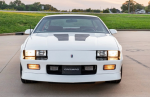 Мужчина покупает Camaro IROC-Z 1990 года за 36 000 долларов в 2024 году, проезжает 50 миль и продает его за 28 500 долларов