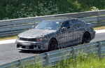 Обновленный BMW M5 2028 года выезжает на Нюрбургринг на новых шпионских фотографиях
