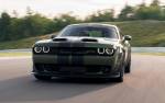 Посмотрите, как Dodge Challenger Hellcat мощностью 888 л.с. разорвал автобан